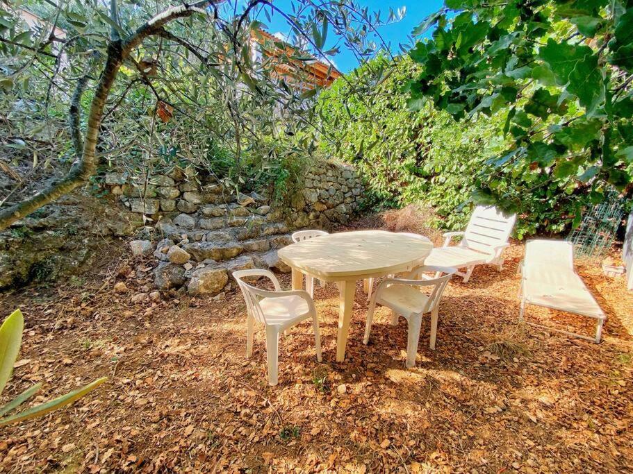 Bas De Villa Au Milieu Des Oliviers. Chateauneuf-Villevieille Ngoại thất bức ảnh